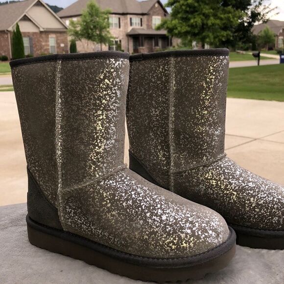 UGG CLASSIC Short II Foil Glam - Picture 1 of 7
